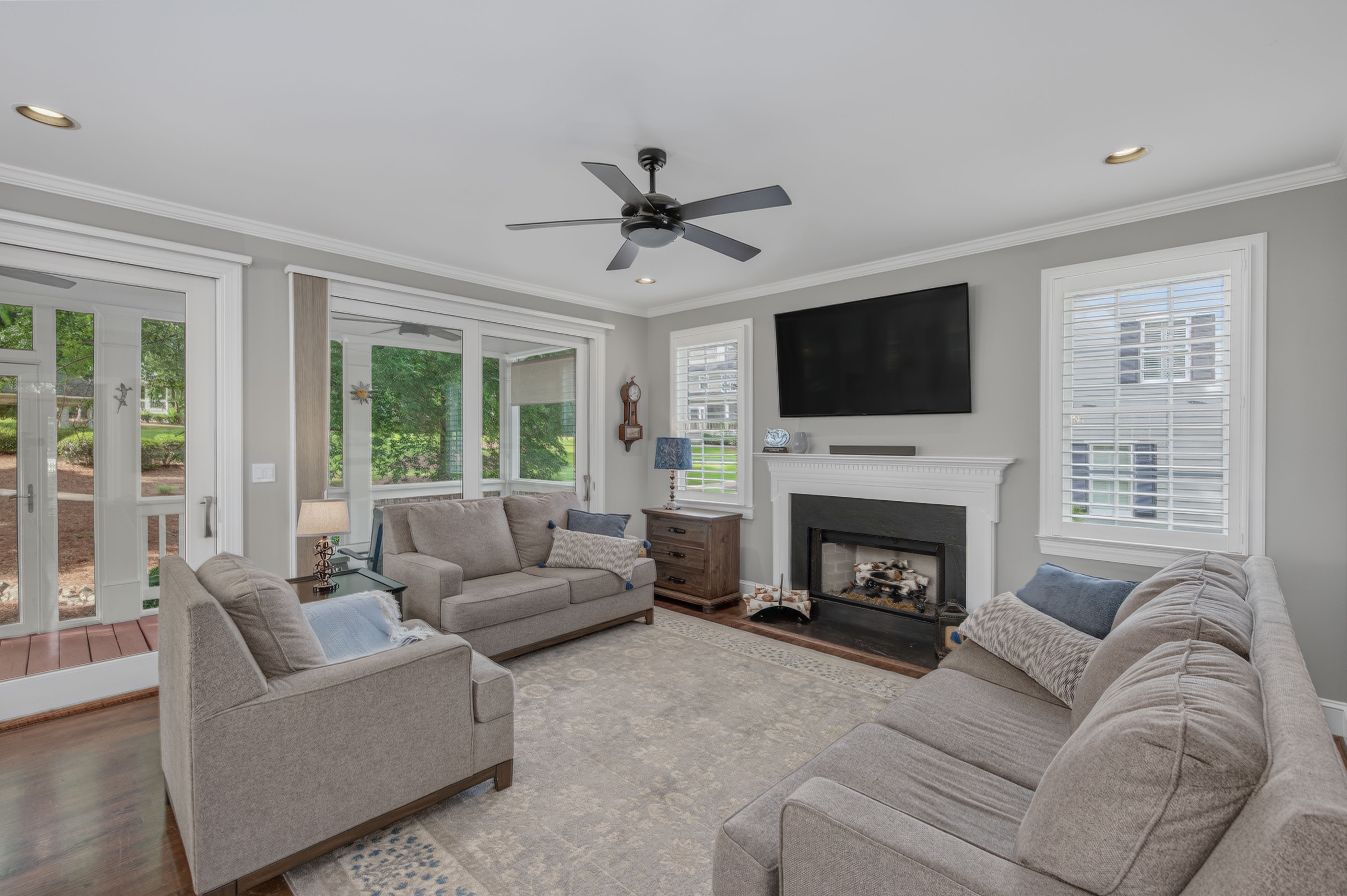 1040 Village Loop image 5